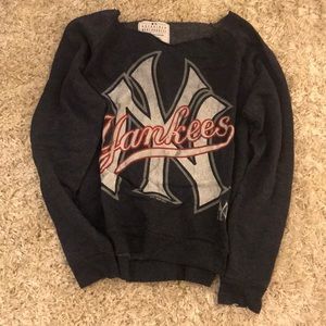 NY Yankees sweatshirt